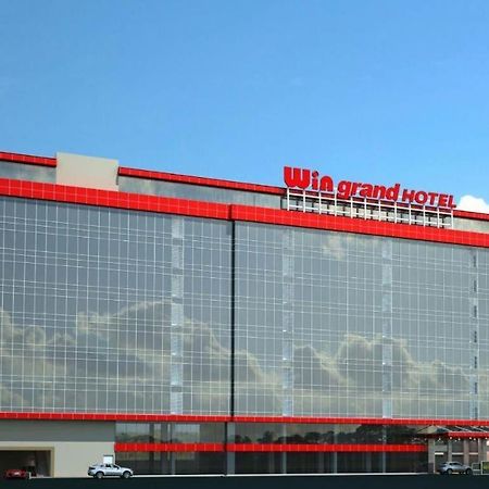 Win Grand Hotel Bekasi Esterno foto