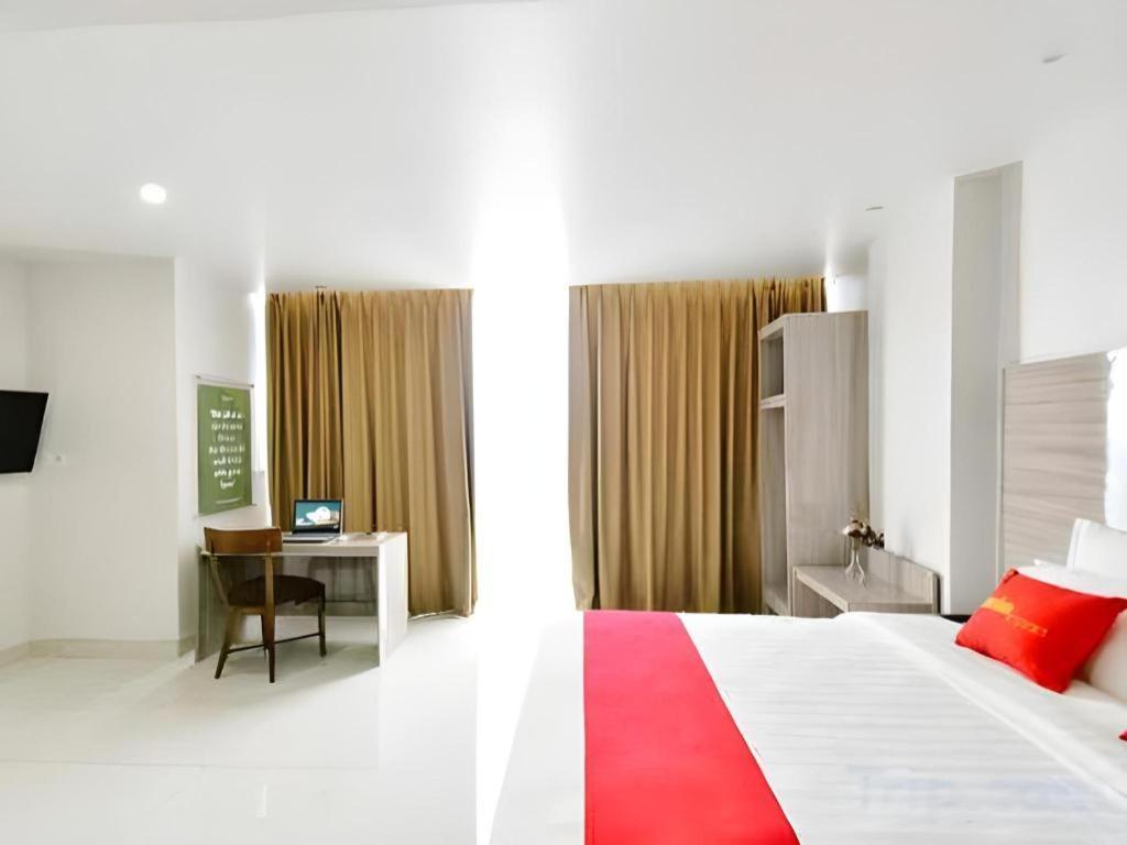Win Grand Hotel Bekasi Esterno foto