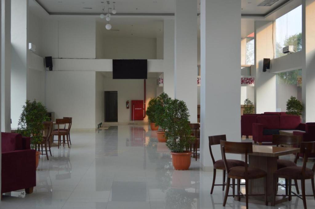 Win Grand Hotel Bekasi Esterno foto