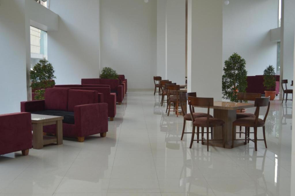 Win Grand Hotel Bekasi Esterno foto