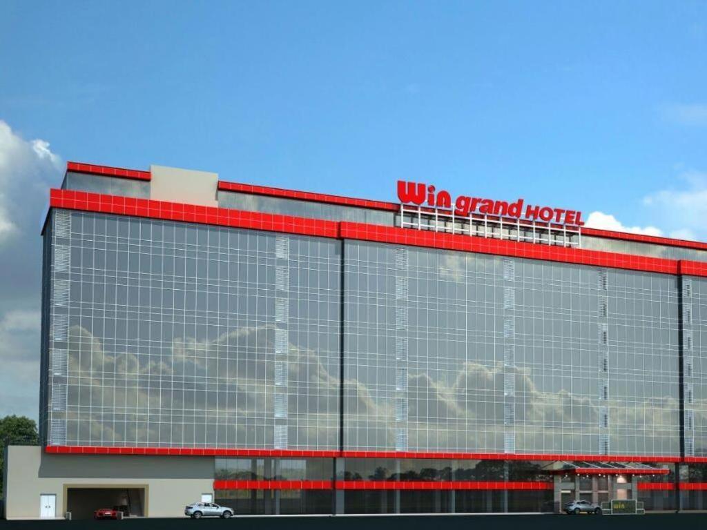 Win Grand Hotel Bekasi Esterno foto